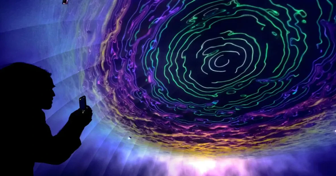 HANGDÓM – 360° MOZI